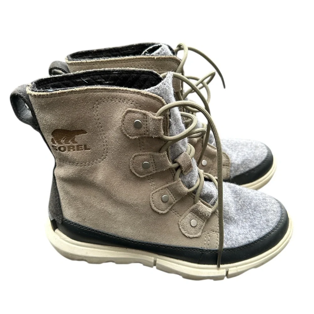 Sorel Womens Boots in Gray with green laces size 6.5
